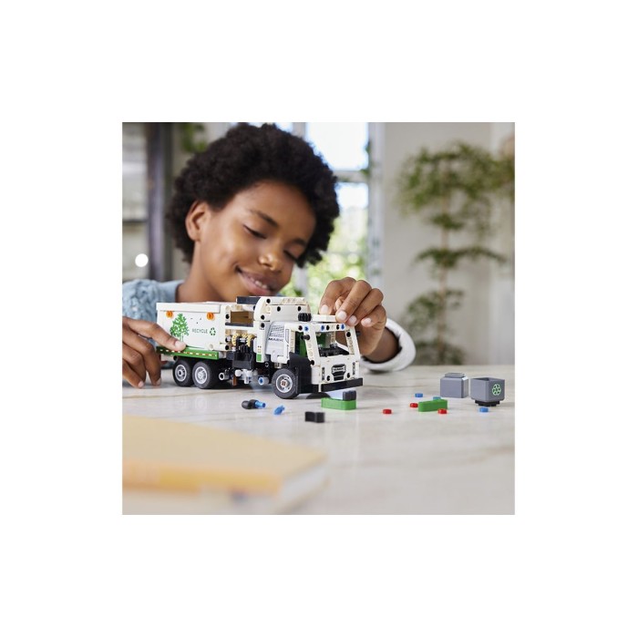 Конструктор «Сміттєвоз Mack® LR Electric» на 503 деталі, у коробці 19х7х35 см, ТМ Lego