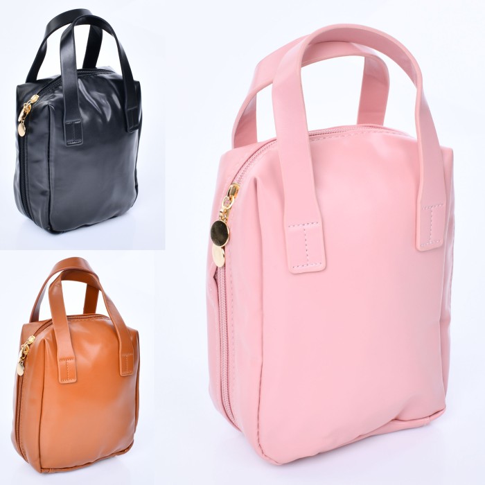 Сумочка 14х20х5 см з 2 короткими ручками та внутрішніми кишенями, застібка-блискавка, в асортименті