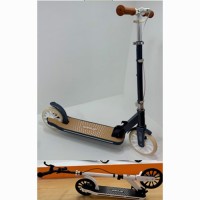 Самокат 2-колісний на металевій рамі, колеса ПУ 195 мм, кермо 81-101 см, складаний, у коробці 87х32х15 см.