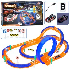 Трек 458/78х54х26 см на 58 деталей та машинка 8 см р/к 2,4G на акумуляторі зі світлом, USB та дорожніми знаками, у коробці 48х27х7 см.